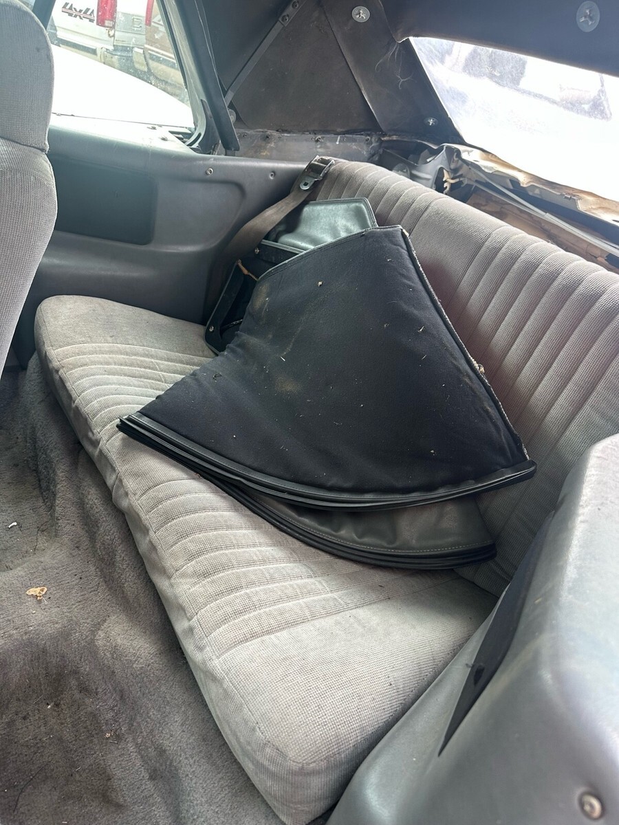1992 Pontiac Sunbird SE - photo 9