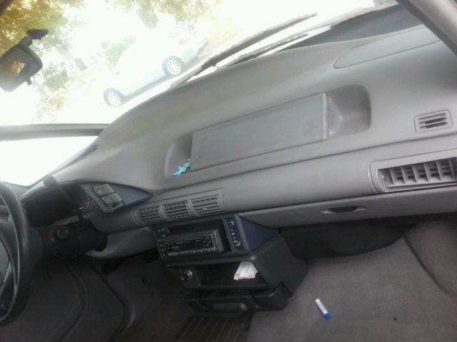 1992 Pontiac Trans Sport Base Mini Passenger Van 3-Door - photo 10