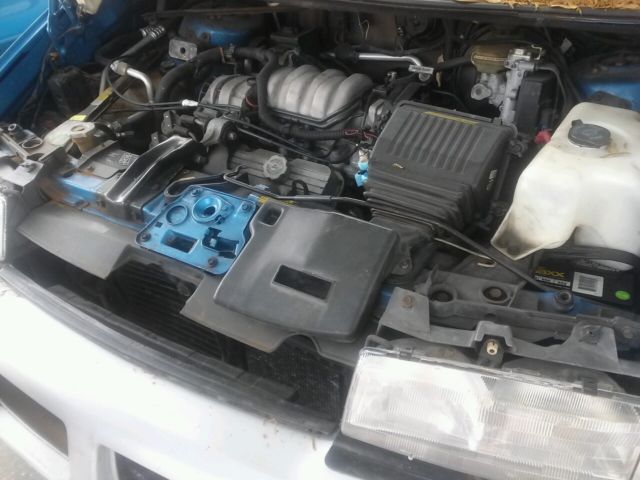 1992 Pontiac Trans Sport Base Mini Passenger Van 3-Door - photo 3