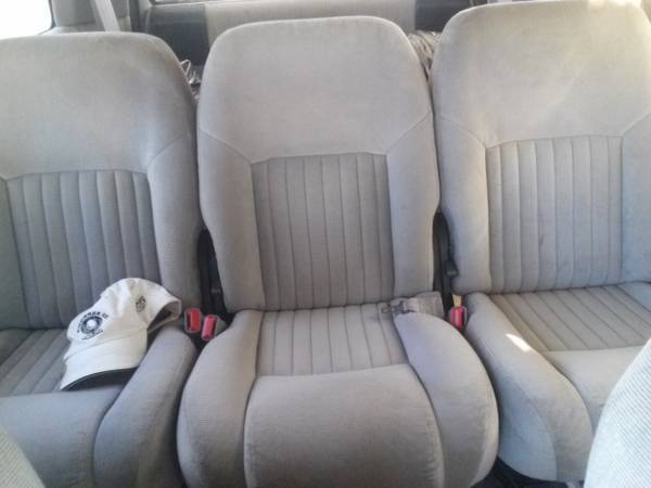 1992 Pontiac Trans Sport Base Mini Passenger Van 3-Door - photo 8