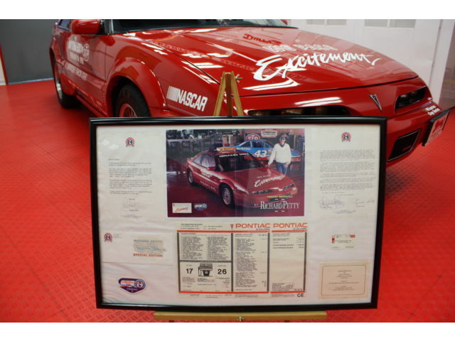 1992 Pontiac Grand Prix Daytona 500 Pace Car - photo 2