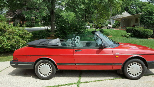1992 SAAB 900S Automatic with Low Mileage 1992 Saab 900 S