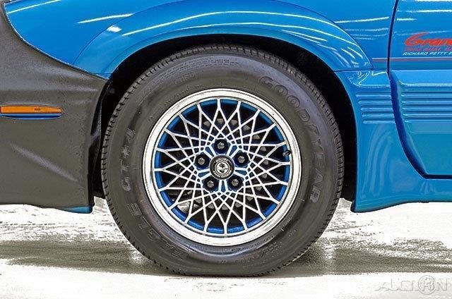 1992 Pontiac Grand Prix SE 2dr Coupe - photo 8