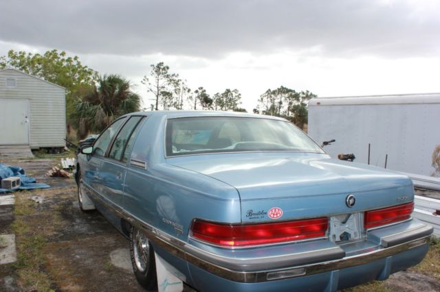 1992 Sedan Limited, one owner, Velour Interior, Blue, mileage 42741, 5.7L V-8 1992 Buick Roadmaster