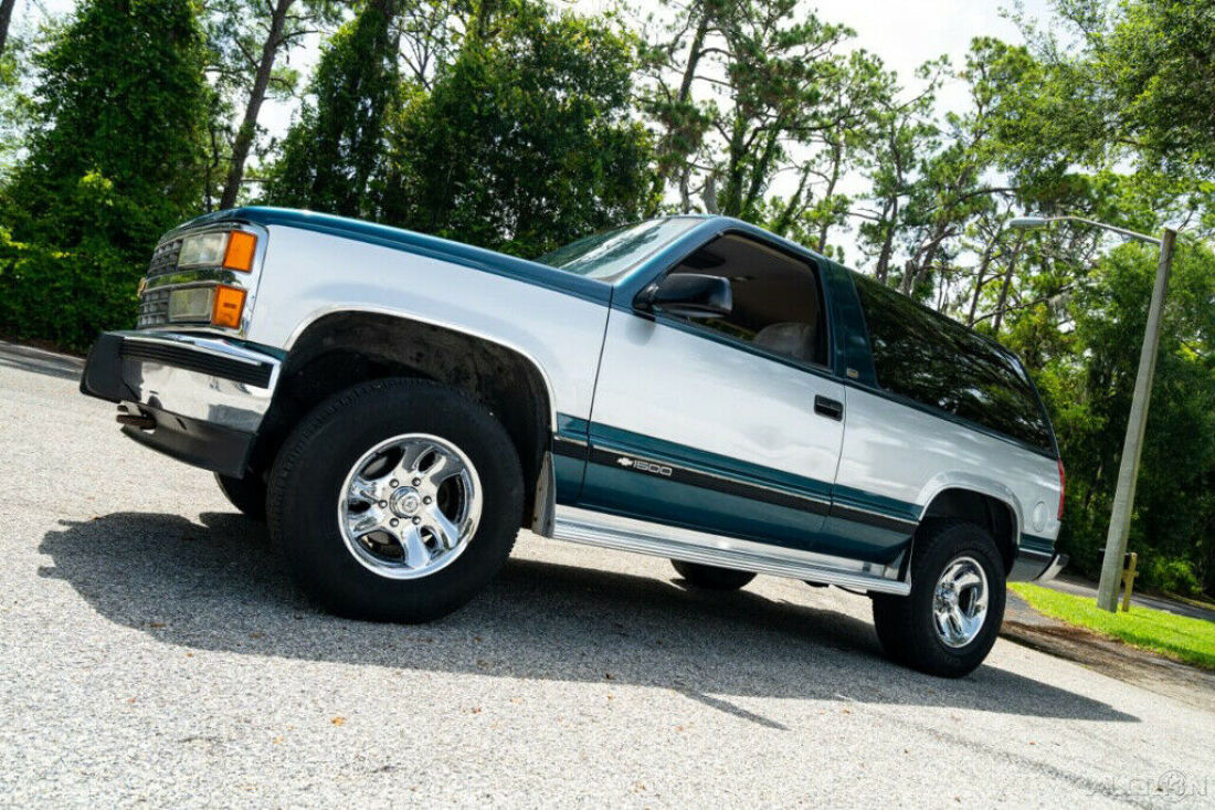 1992 Chevrolet Blazer Silverado 2dr 4WD SUV - photo 3