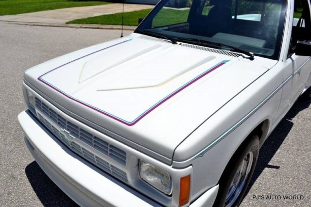 1992 Chevrolet S-10 Tahoe 2dr Standard Cab SB - photo 10