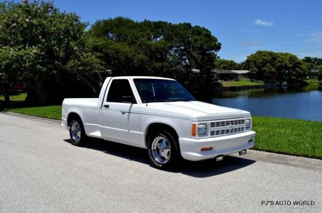 1992 Chevrolet S-10 Tahoe 2dr Standard Cab SB - photo 2