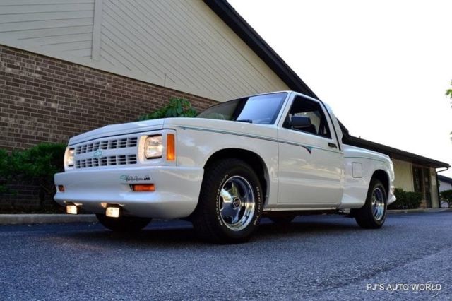 1992 Chevrolet S-10 Tahoe 2dr Standard Cab SB - photo 3