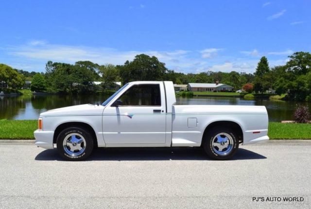 1992 Chevrolet S-10 Tahoe 2dr Standard Cab SB - photo 4