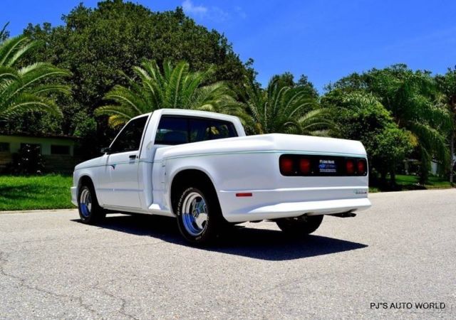 1992 Chevrolet S-10 Tahoe 2dr Standard Cab SB - photo 6