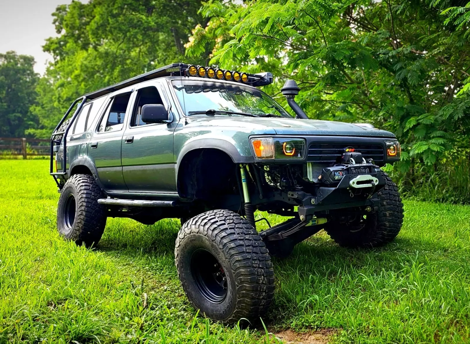 1992 Toyota 4Runner SUV Green VN39 SR5 1992 Toyota 4Runner VN39 SR5