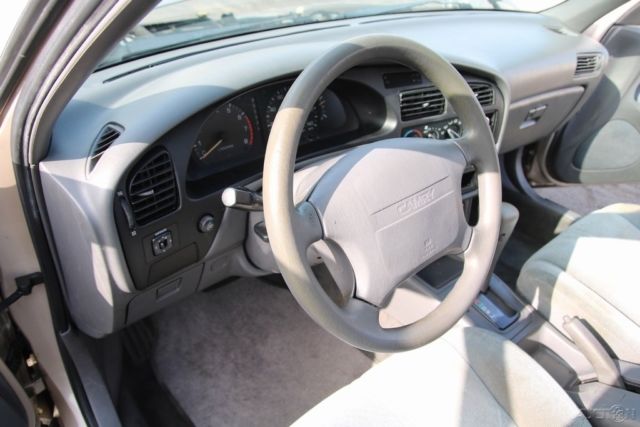 1992 Toyota Camry LE - photo 11