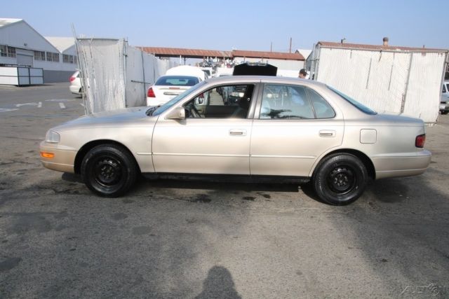 1992 Toyota Camry LE - photo 2