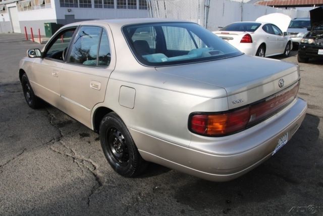 1992 Toyota Camry LE - photo 3