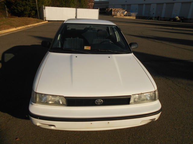 1992 Toyota Corolla DLX Sedan 4-Door - photo 3