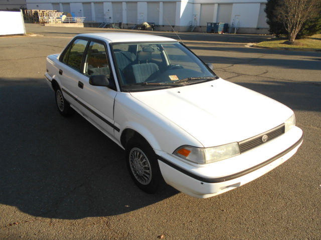 1992 Toyota Corolla DLX Sedan 4-Door - photo 4