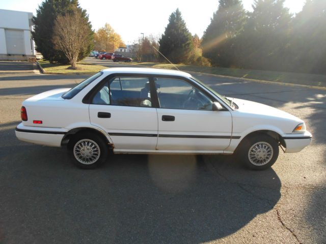 1992 Toyota Corolla DLX Sedan 4-Door - photo 5