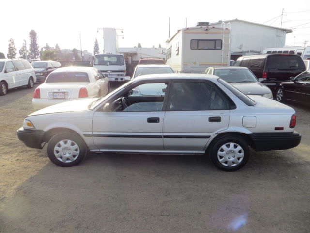 1992 Toyota Corolla DLX Sedan 4-Door - photo 2