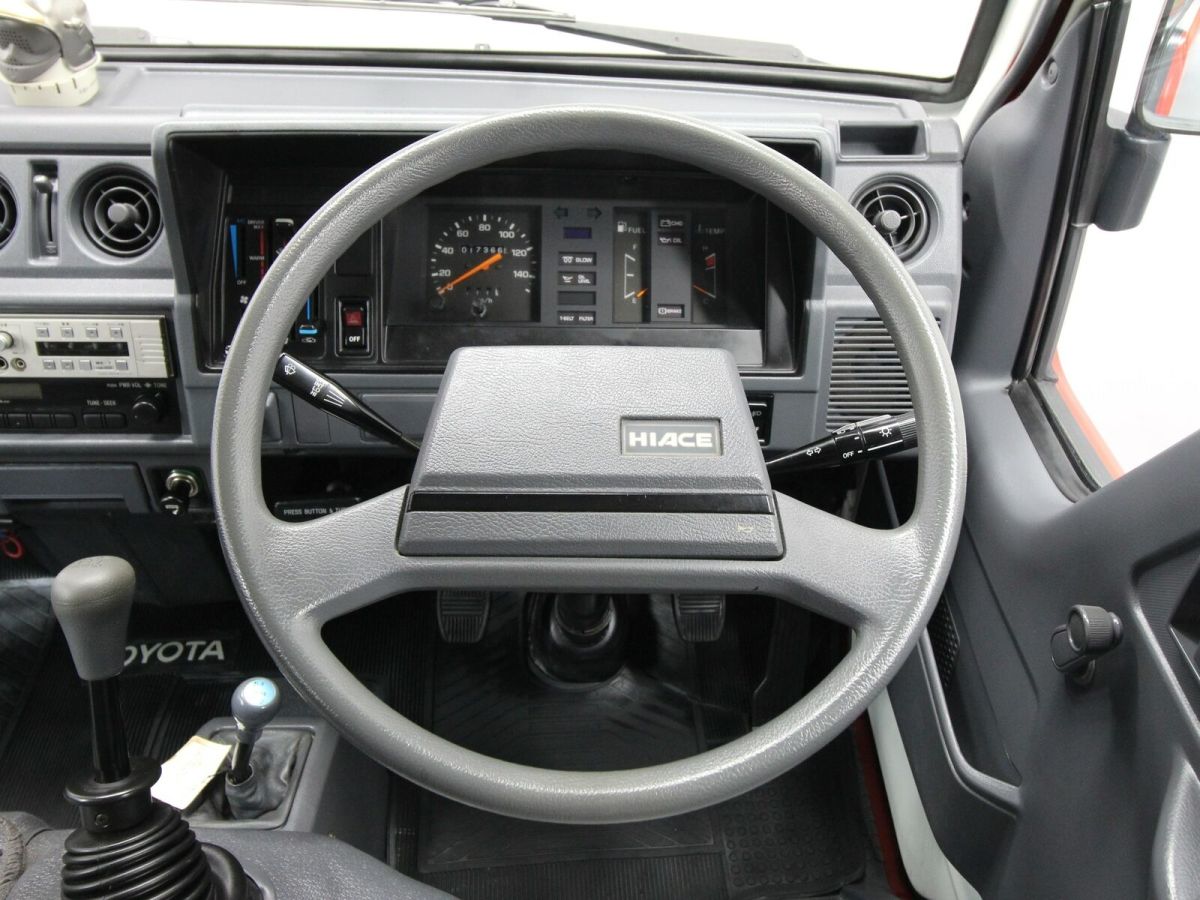 1992 Toyota HiAce - photo 11