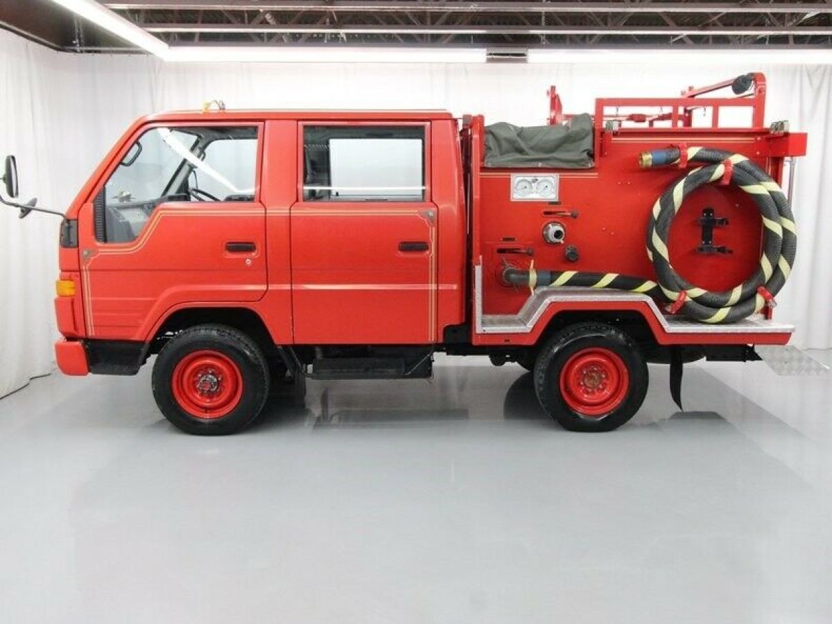 1992 Toyota HiAce Firetruck - photo 4