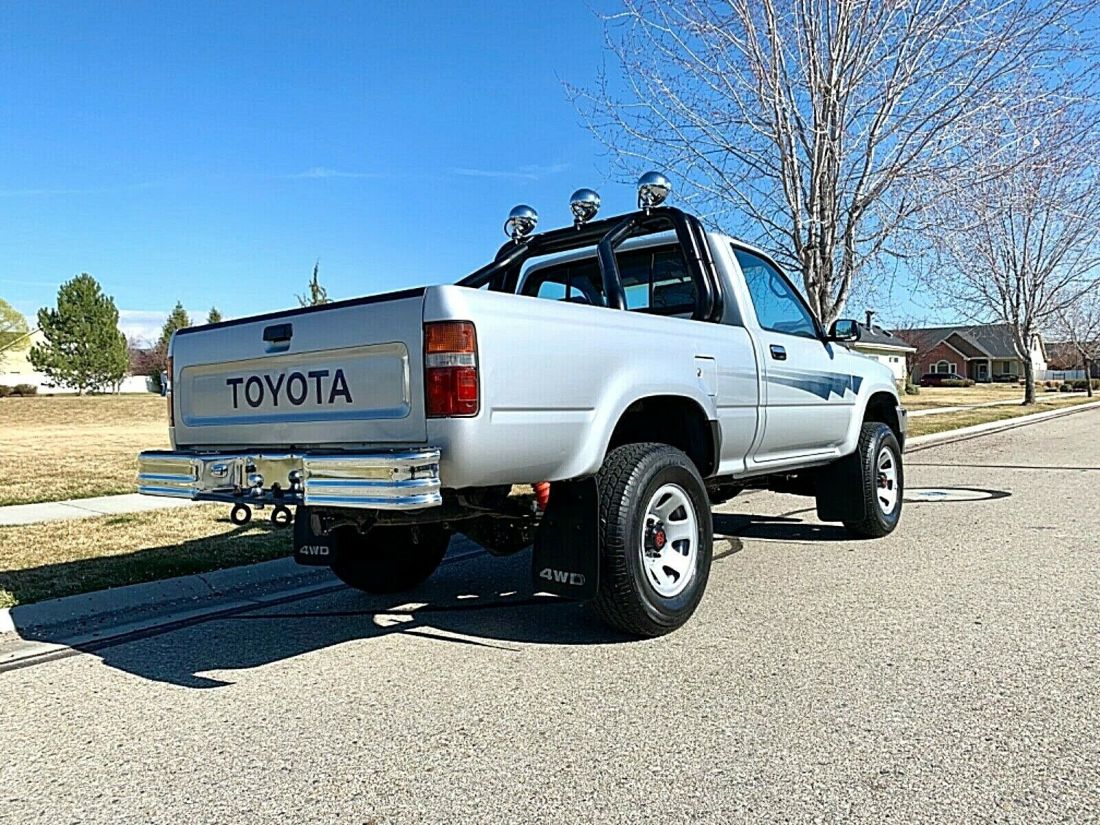 1992 Toyota Pickup Deluxe model - photo 4