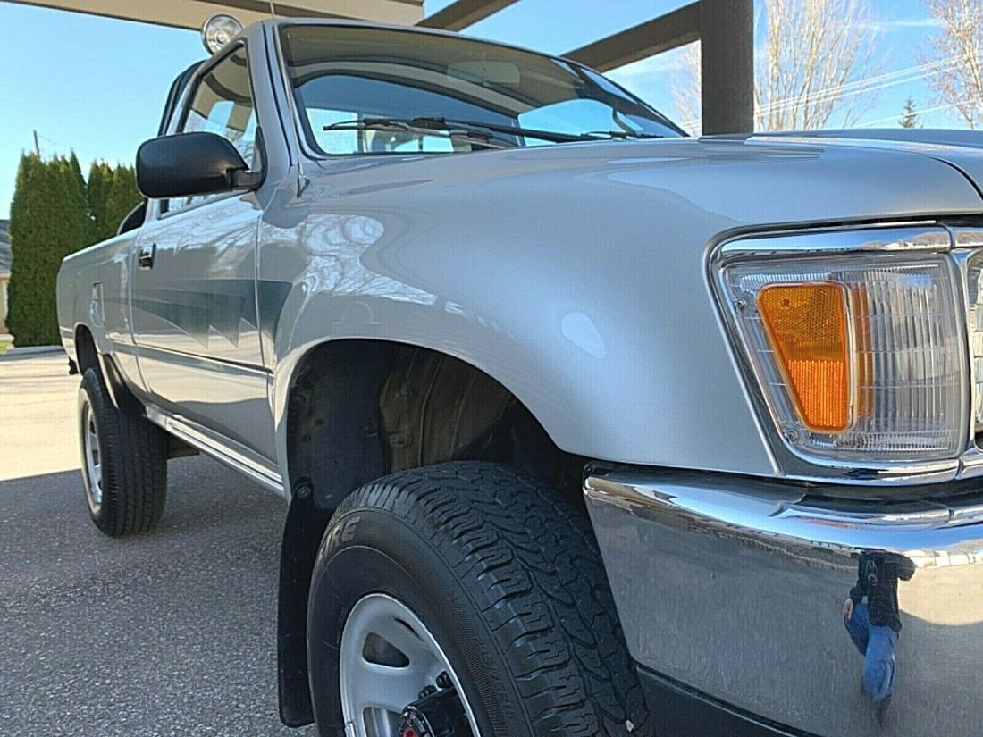 1992 Toyota Pickup Deluxe model - photo 5