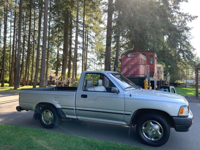 1992 Toyota Pickup DLX LOW MILES 79,000 RUST FREE EXCELLENT SHAPE BEAUTIFUL COND 1992 Toyota Tacoma DXL
