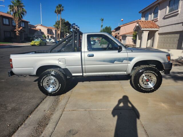 1992 Toyota Pickup 1/2 TON SHORT WHEELBASE DLX - photo 3