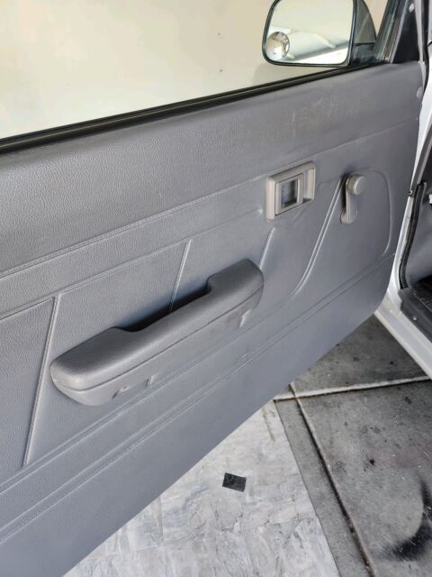 1992 Toyota Pickup 1/2 TON SHORT WHEELBASE DLX - photo 4