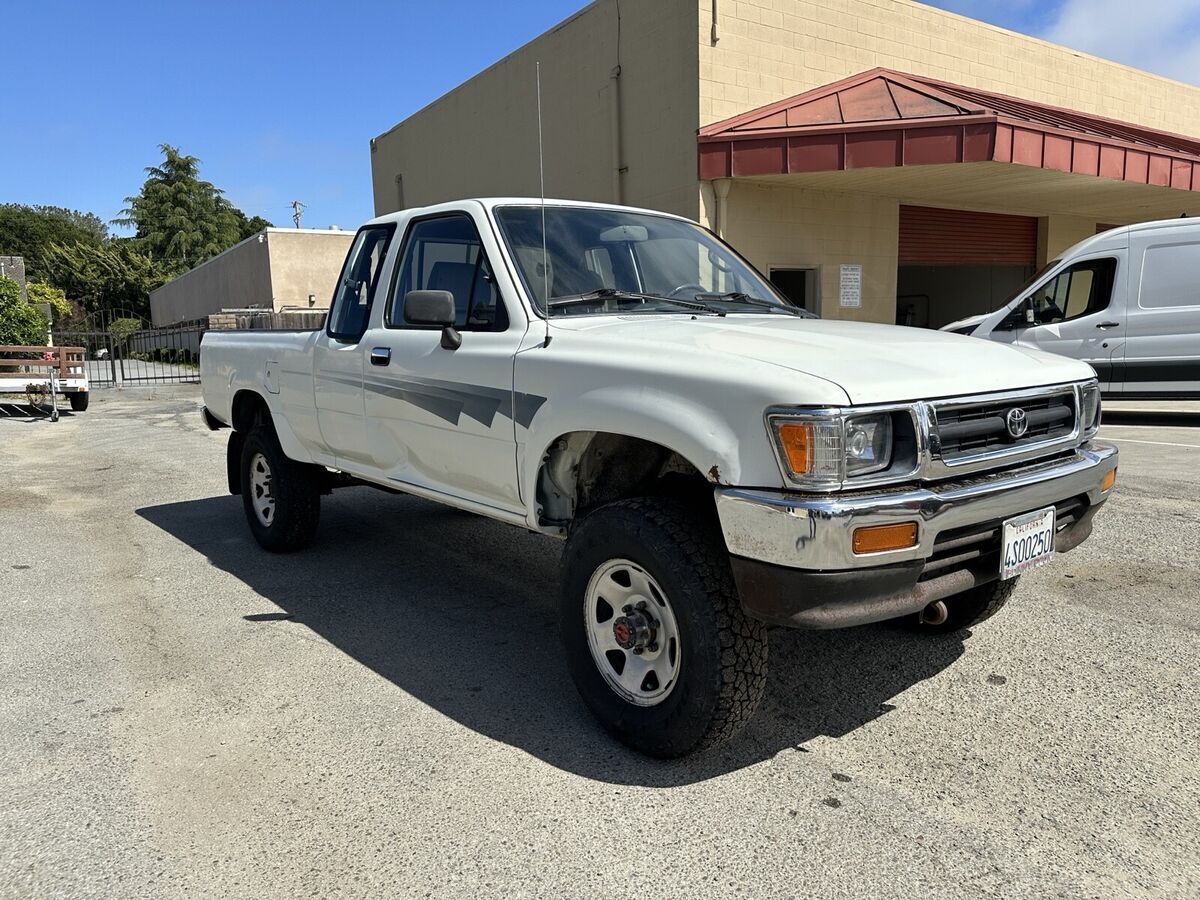 1992 Toyota Tacoma 1/2 TON EXTRA LONG WHEELBASE DLX - photo 2