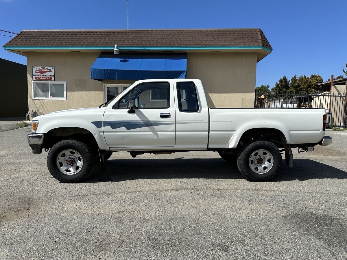 1992 Toyota Tacoma 1/2 TON EXTRA LONG WHEELBASE DLX - photo 3