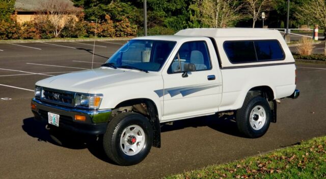 1992 Toyota Pickup Regular Cab 4x4 DLX 22RE 4cyl 5-speed One Owner Low Miles! 1992 Toyota Pickup Reg-Cab 4x4