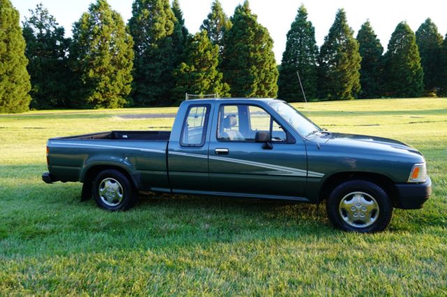 1992 Toyota Pickup Truck Extra-Cab Automatic Super Low Miles 79,000 1992 Toyota TRUCK 2 WHEEL DRIVE ONLY 79,416 MILES /AUTOMATIC TRANS.