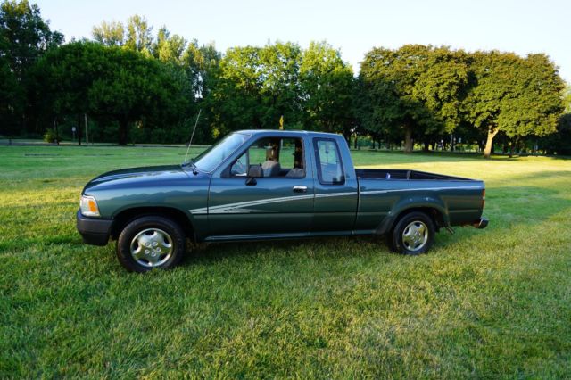 1992 Toyota TRUCK 2 WHEEL DRIVE ONLY 79,416 MILES /AUTOMATIC TRANS. - photo 2