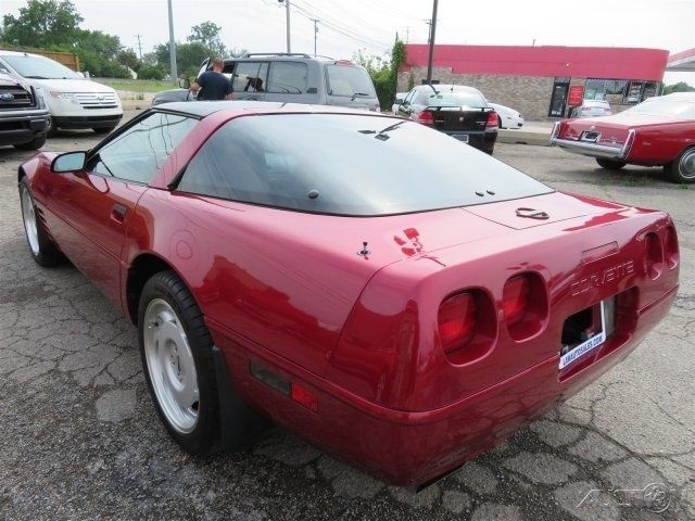 1992 Chevrolet Corvette Base Hatchback 2-Door - photo 8