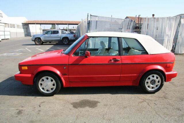 1992 Volkswagen Cabrio - photo 2