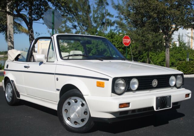 1992 VOLKSWAGEN CABRIOLET WOLFSBURG EDITION, 1.8L 4Cyl, AUT TRANS, NO RESERVE 1992 Volkswagen Cabriolet Wolfsburg Edition