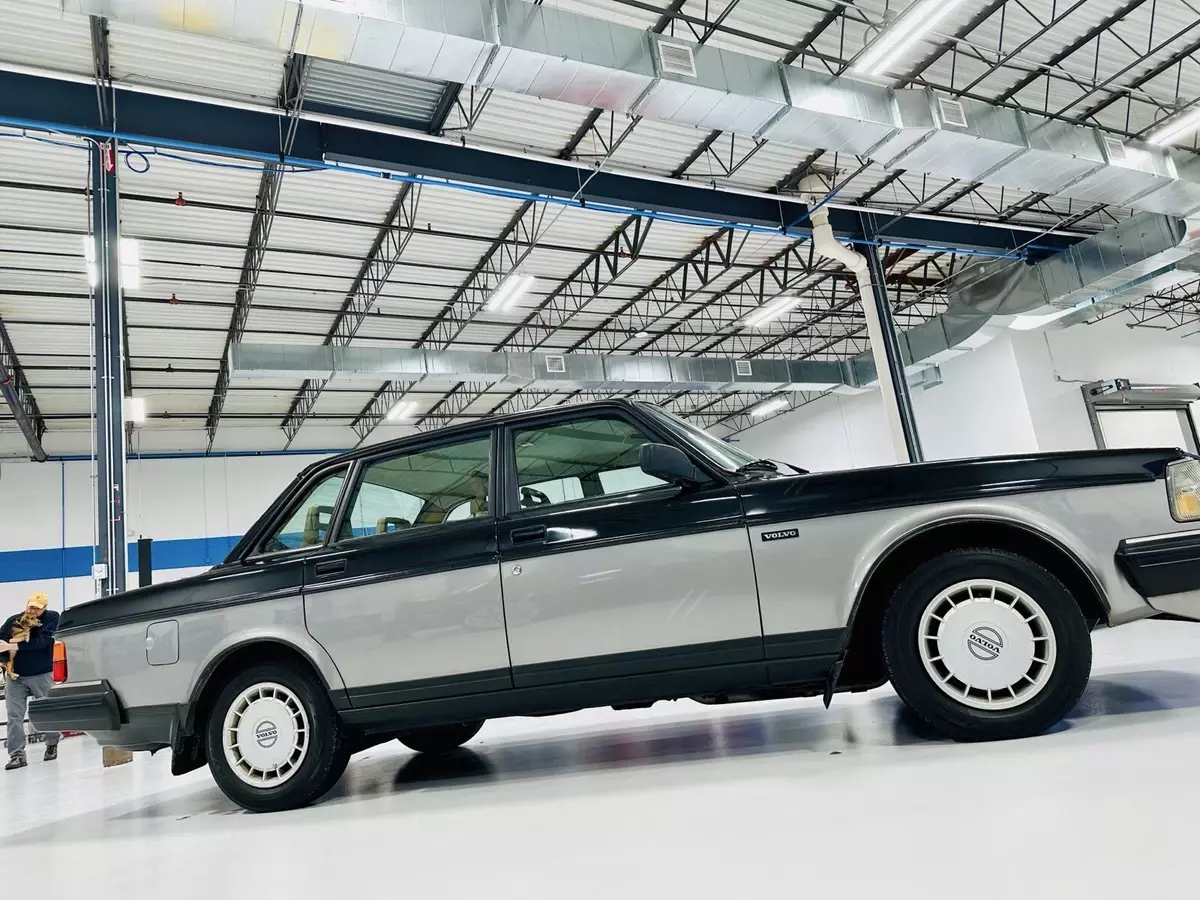 1992 Volvo 240 Sedan Grey FINAL YEARS 1992 Volvo 240 FINAL YEARS