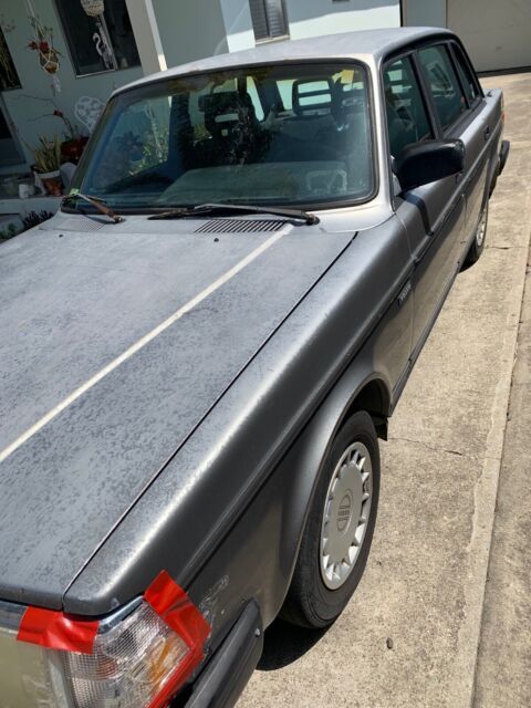 1992 Volvo 240 Sedan Grey RWD Manual BASE 1992 Volvo 240 BASE