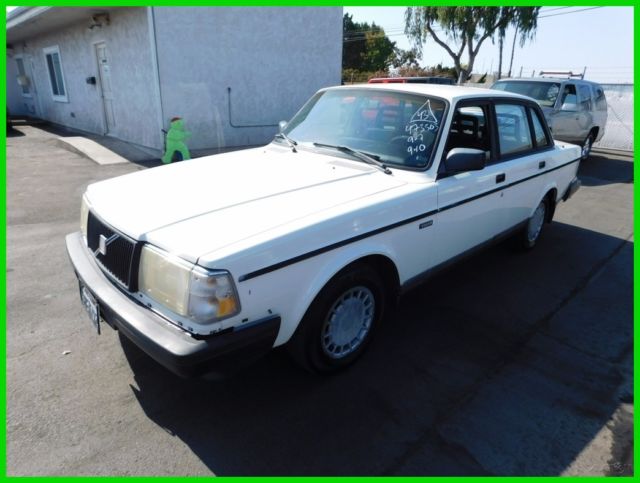1992 Volvo 240 Used 2.3L I4 8V Automatic Sedan NO RESERVE 1992 Volvo 240