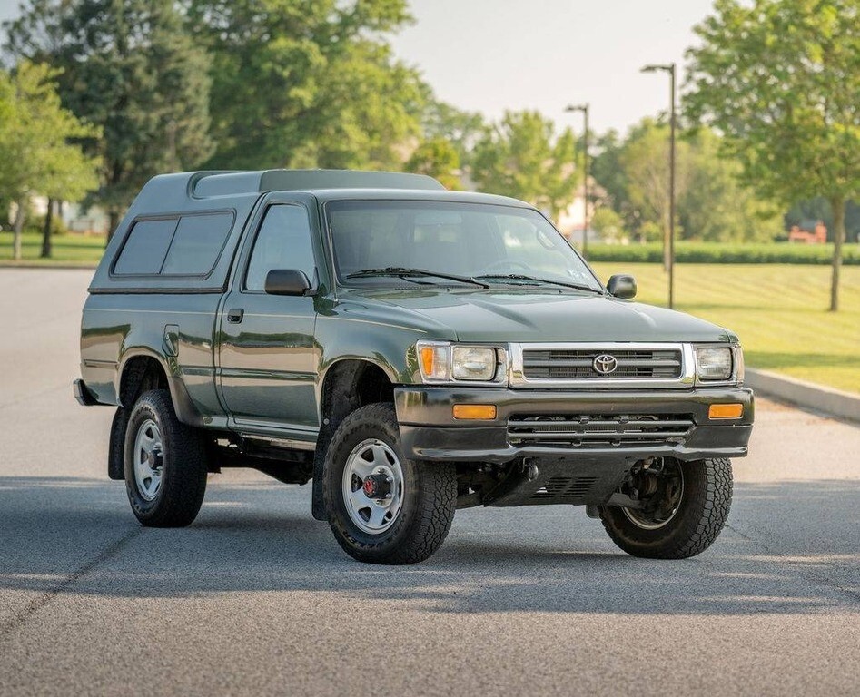 1993 Toyota Pickup Deluxe 4WD Standard Cab Frame Off Restored Stock #2222579 - photo 3