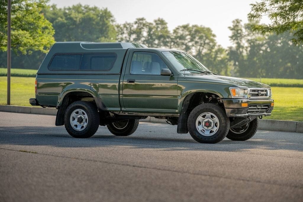 1993 Toyota Pickup Deluxe 4WD Standard Cab Frame Off Restored Stock #2222579 - photo 4