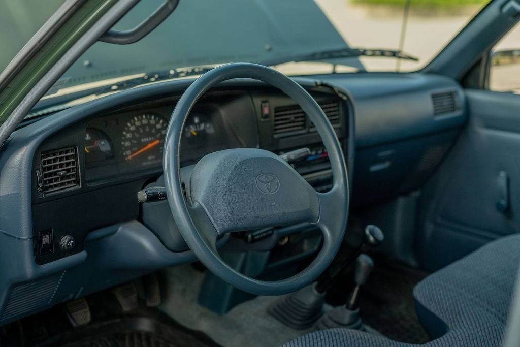 1993 Toyota Pickup Deluxe 4WD Standard Cab Frame Off Restored Stock #2222579 - photo 7