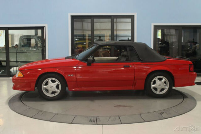 1993 Ford Mustang 2dr GT Convertible - photo 2