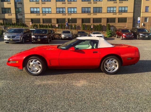 1993 40th Anniversary Torch Red Corvette Convertible 1993 Chevrolet Corvette
