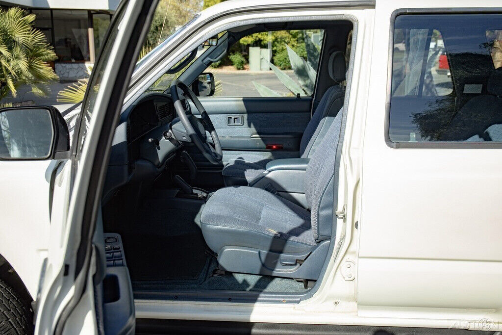 1993 Toyota 4Runner SR5 SUV - photo 11