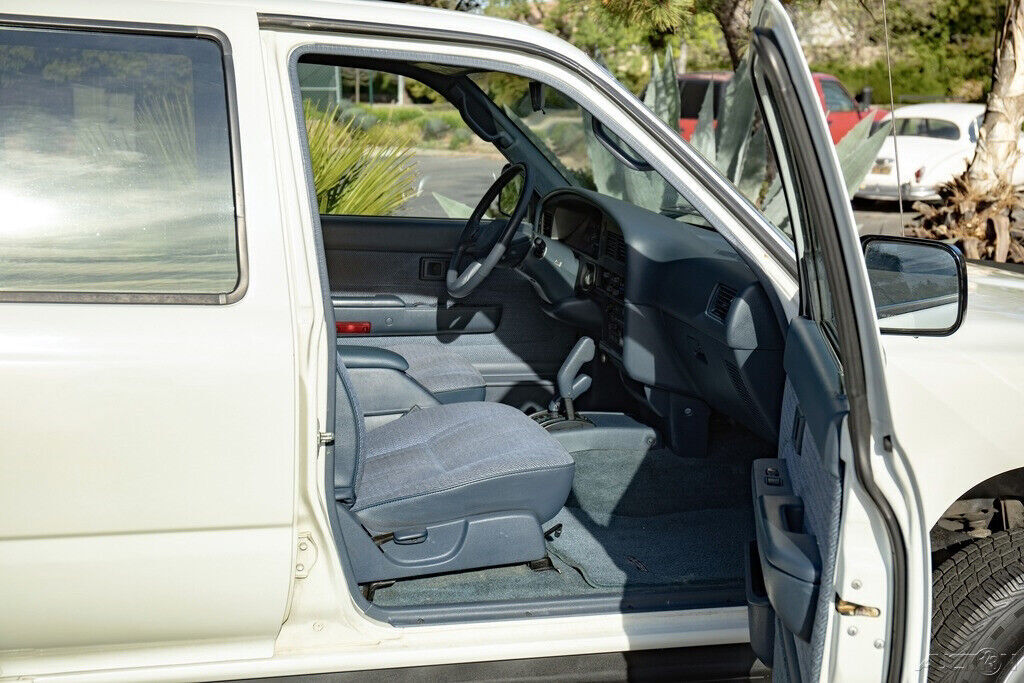 1993 Toyota 4Runner SR5 SUV - photo 13