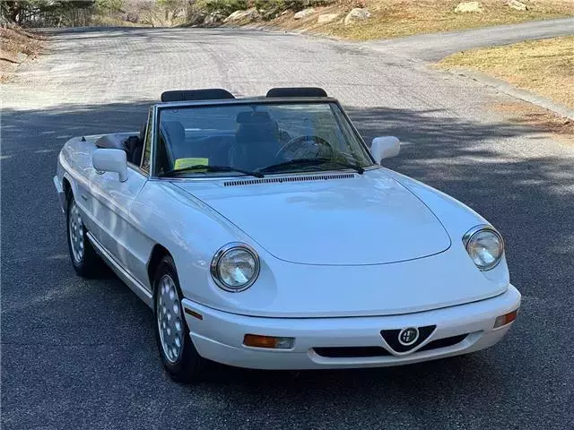 1993 Alfa Romeo Spider Veloce Bianco Freddo 230 4 Cylinder Engine 51,366 1993 Alfa Romeo Spider Veloce
