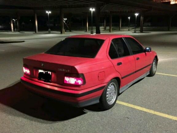 1993 (automatic) BMW 325i w/ low miles 1993 BMW 3-Series