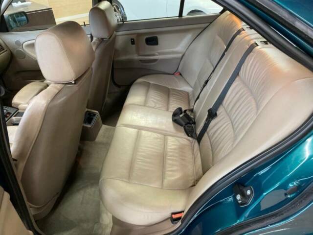 1993 BMW 3-Series 325i 4dr Sedan - photo 10